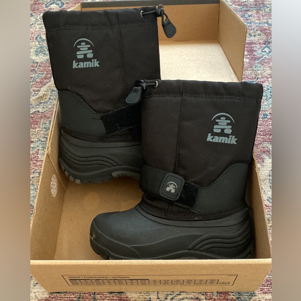Like New Boys Kamik winter boots!! Size 11